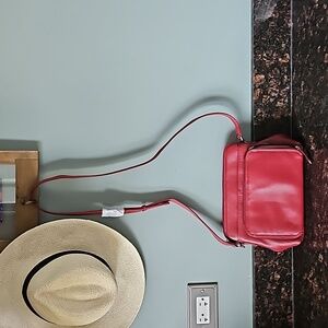 ili New York Crossbody Organizer Bag